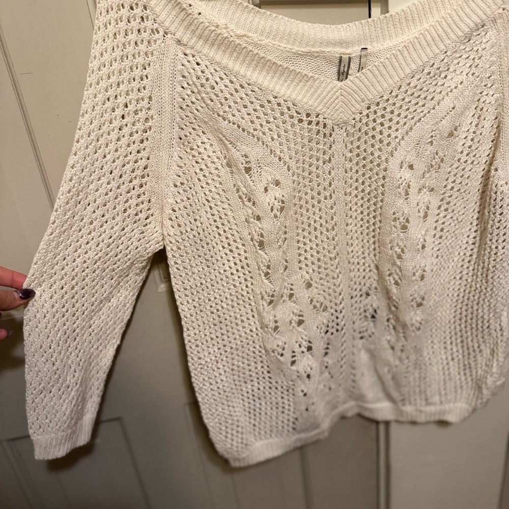 Guess Crochet Knit Style 3/4 Sleeve Top - Picture 2 of 6